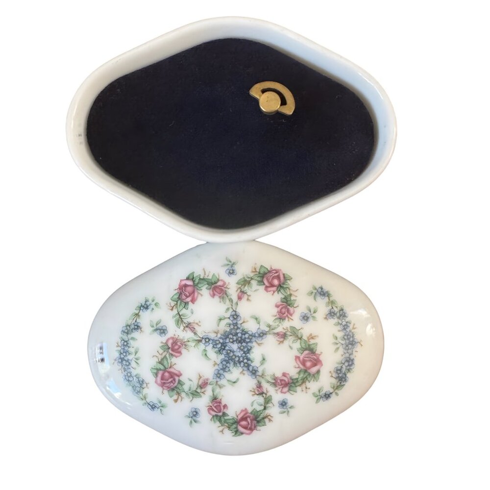 As Times Go By Music Box by Heritage House Songs of Love Porcelain 1985 Vintage - Picture 6 of 9